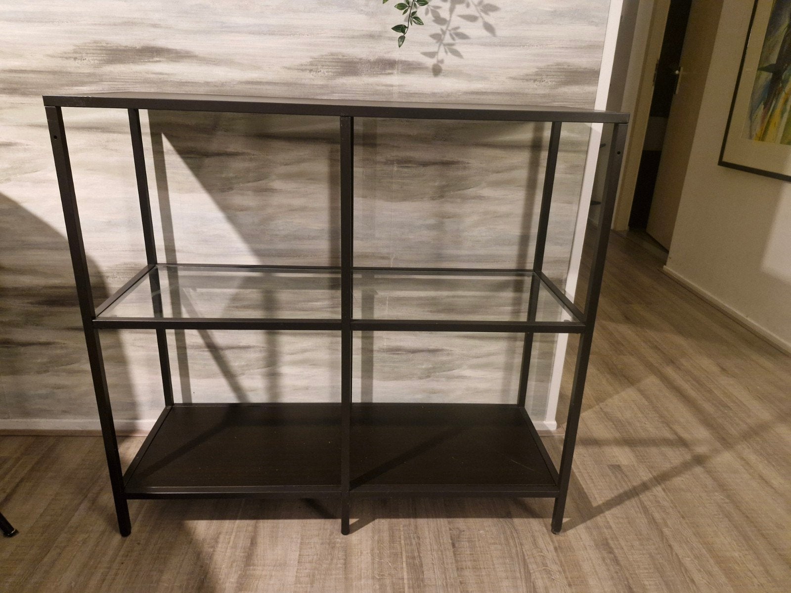 IKEA VITTSJÖ Stellingkast - Zwart metaal met glas, Huis en Inrichting, Ophalen of Verzenden, Zo goed als nieuw