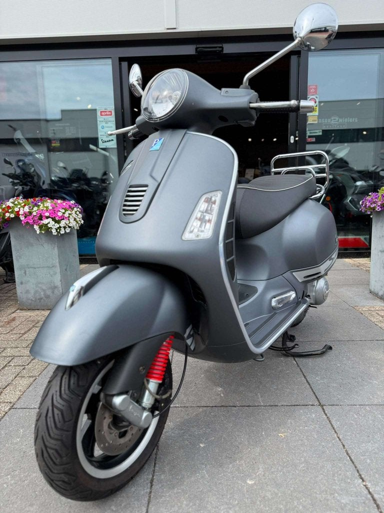 Vespa GTS 300 Super akrapovic, Niet ingevuld, Scooter, Sportuitlaat, Bedrijf