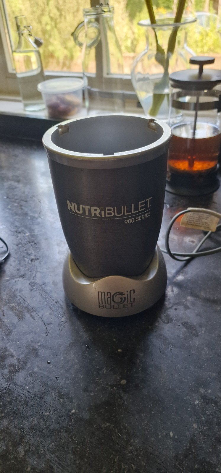 Nutribullet 900 Series onderstel - werkt naar behoren, Ophalen of Verzenden, Gebruikt, Blender-accessoire