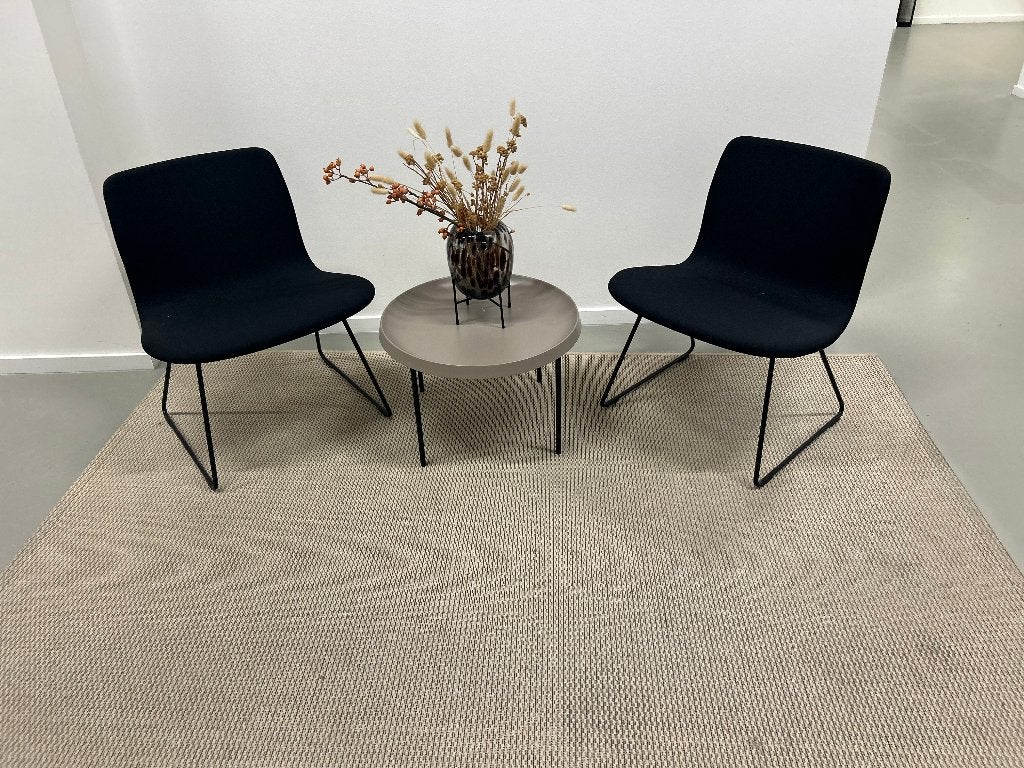 Set van 2 zwarte loungestoelen met sledeframe, Huis en Inrichting, Ophalen, Twee, Zwart, Kunststof
