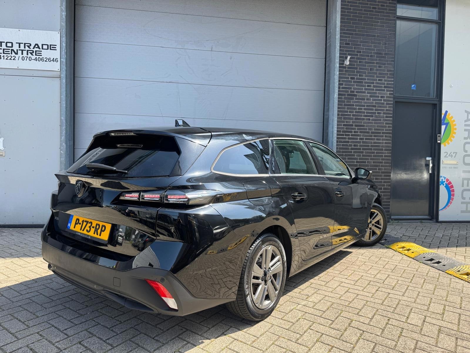 Peugeot 308 SW 1.2 PureTech Active Pack Business [Carplay |, Stof, Gebruikt, 1199 cc, Zwart