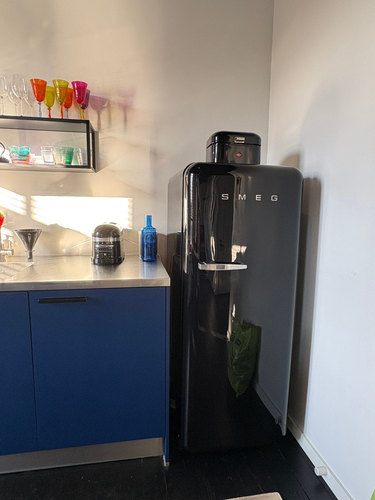 Smeg koelkast met vriesvak - Zwart, Retro design, Ophalen, Gebruikt, 200 liter of meer, 140 tot 160 cm