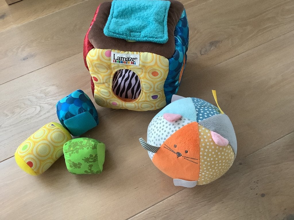 Box speelgoed - slabbers  - kinderjasje 92, Verzenden, Zo goed als nieuw, Overige typen