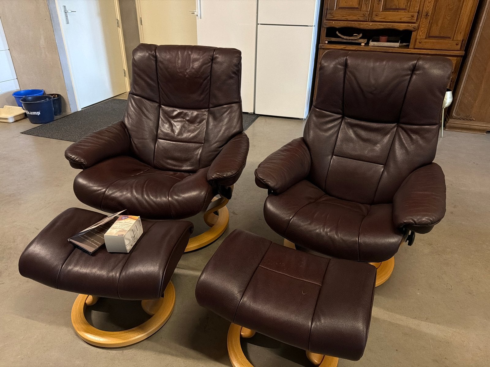 2x Stressless fauteuil met voetenbank - bruin leer, Ophalen, Gebruikt, Leer, 75 tot 100 cm