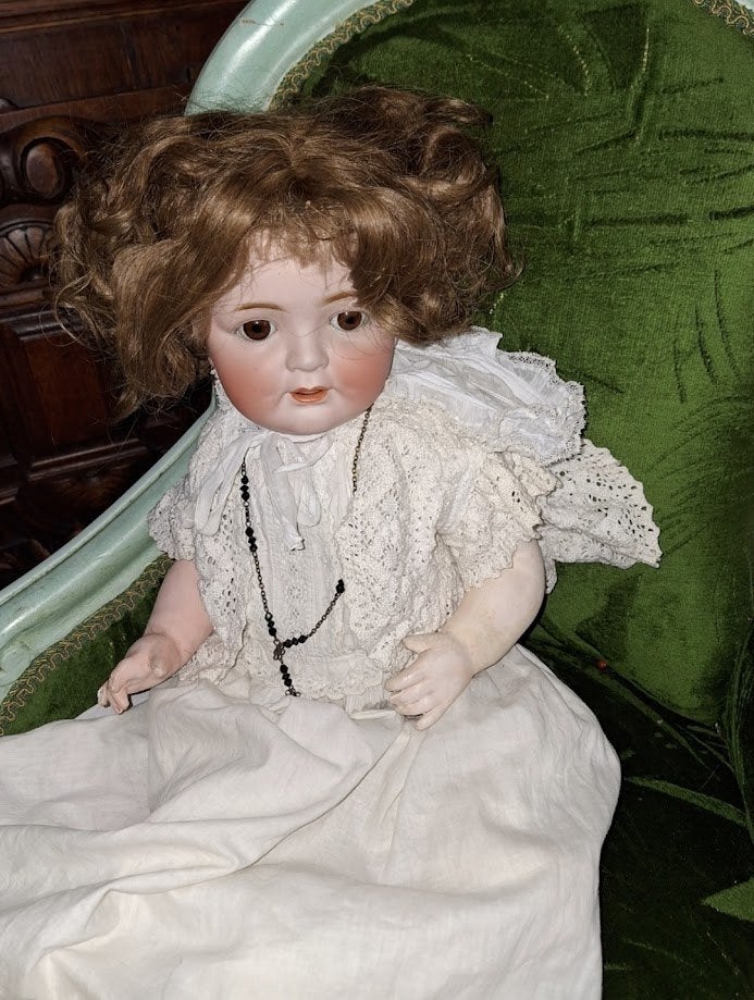 antieke poppenpruik van echt haar €25, Ophalen