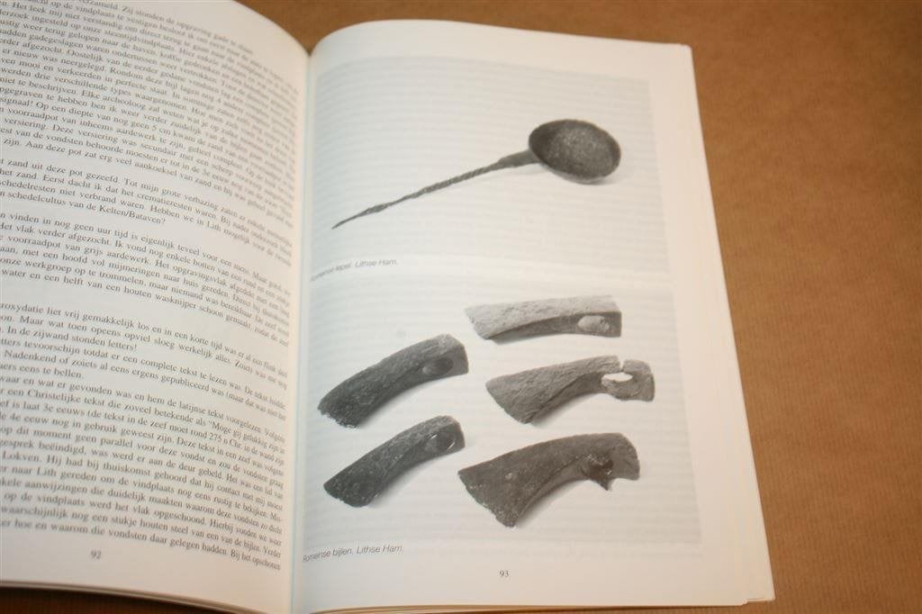 Speuren naar het onverklaarbare - Archeologie Maasdal, Ophalen of Verzenden, Gelezen