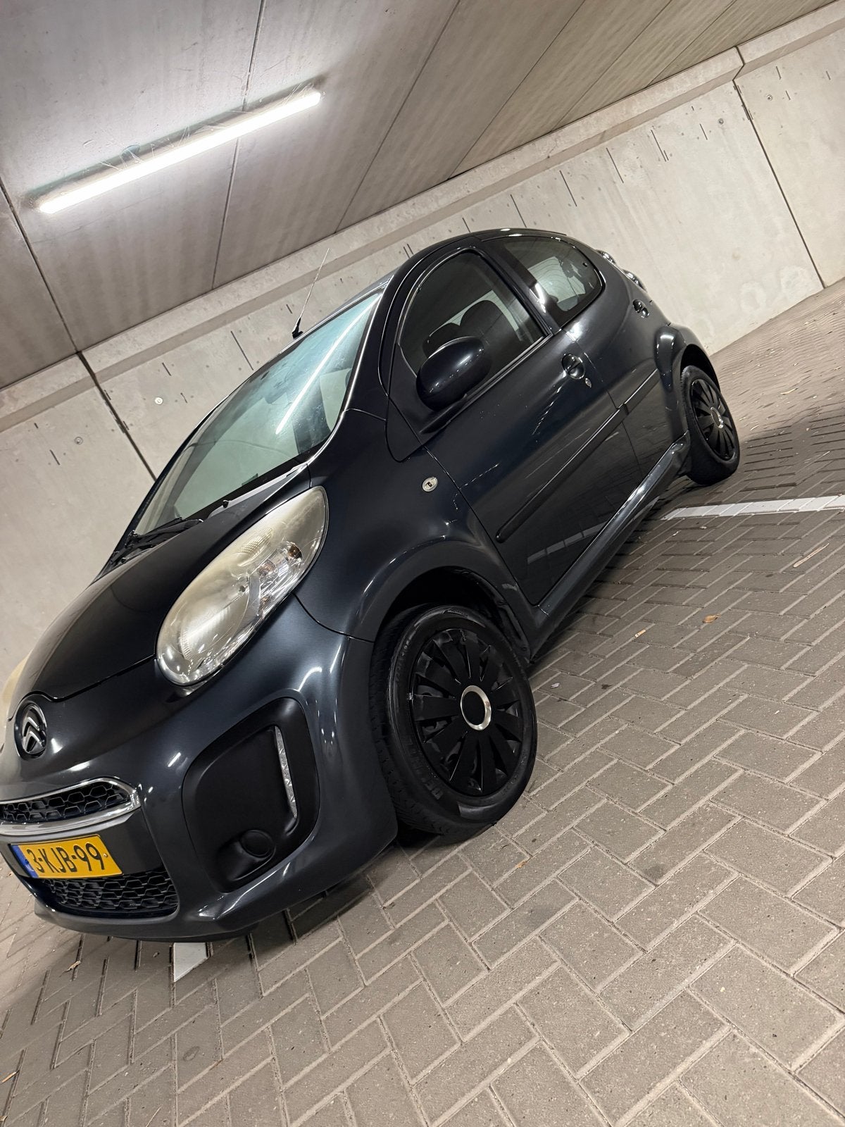 Citroën C1 1.0i 68PK 5D 2013 Grijs, Auto's, Voorwielaandrijving, 4 stoelen, C1, Origineel Nederlands