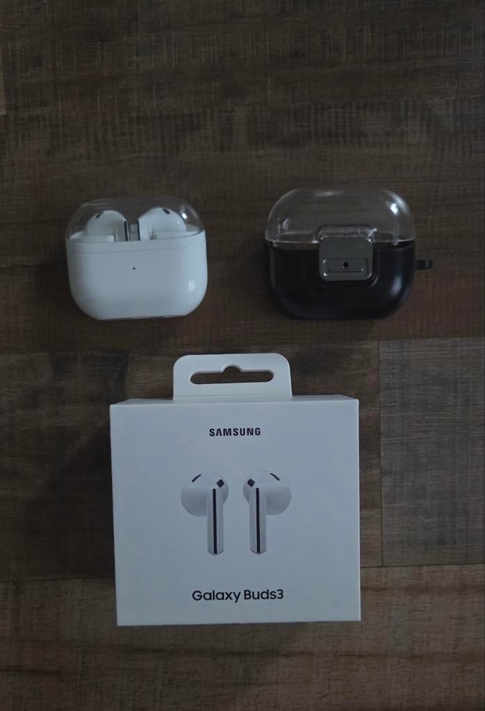 Samsung Buds 3 wit met originele case, Telecommunicatie, Mobiele telefoons | Oordopjes, Ophalen of Verzenden, In oorschelp (earbud)