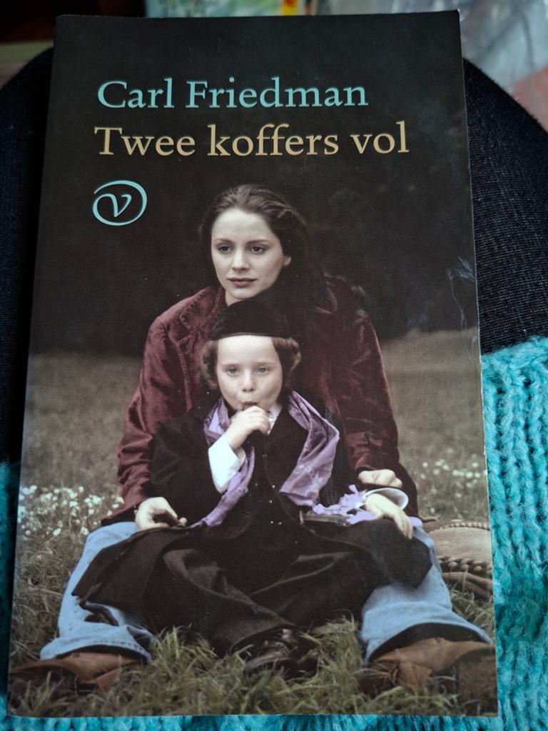 Carl Friedman - Twee koffers vol, Boeken, Ophalen of Verzenden, Zo goed als nieuw, Carl Friedman