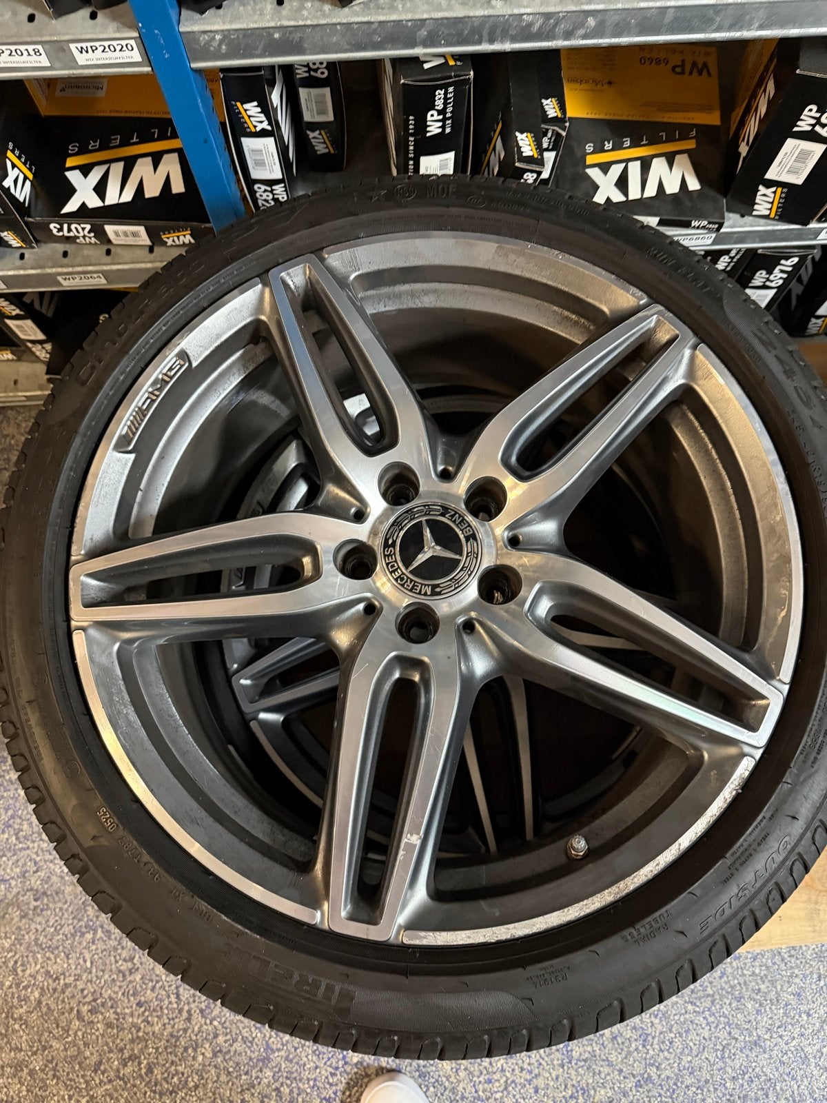 Mercedes-Benz AMG Velgen met Zomerbanden 245/40 R19, Auto-onderdelen, Banden en Velgen, Banden en Velgen, Zomerbanden, 19 inch
