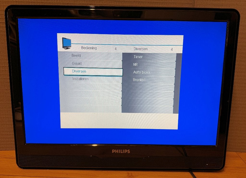 Twee Philips LCD TV's (22 en 19 inch), Ophalen, Philips, Gebruikt, 50 Hz