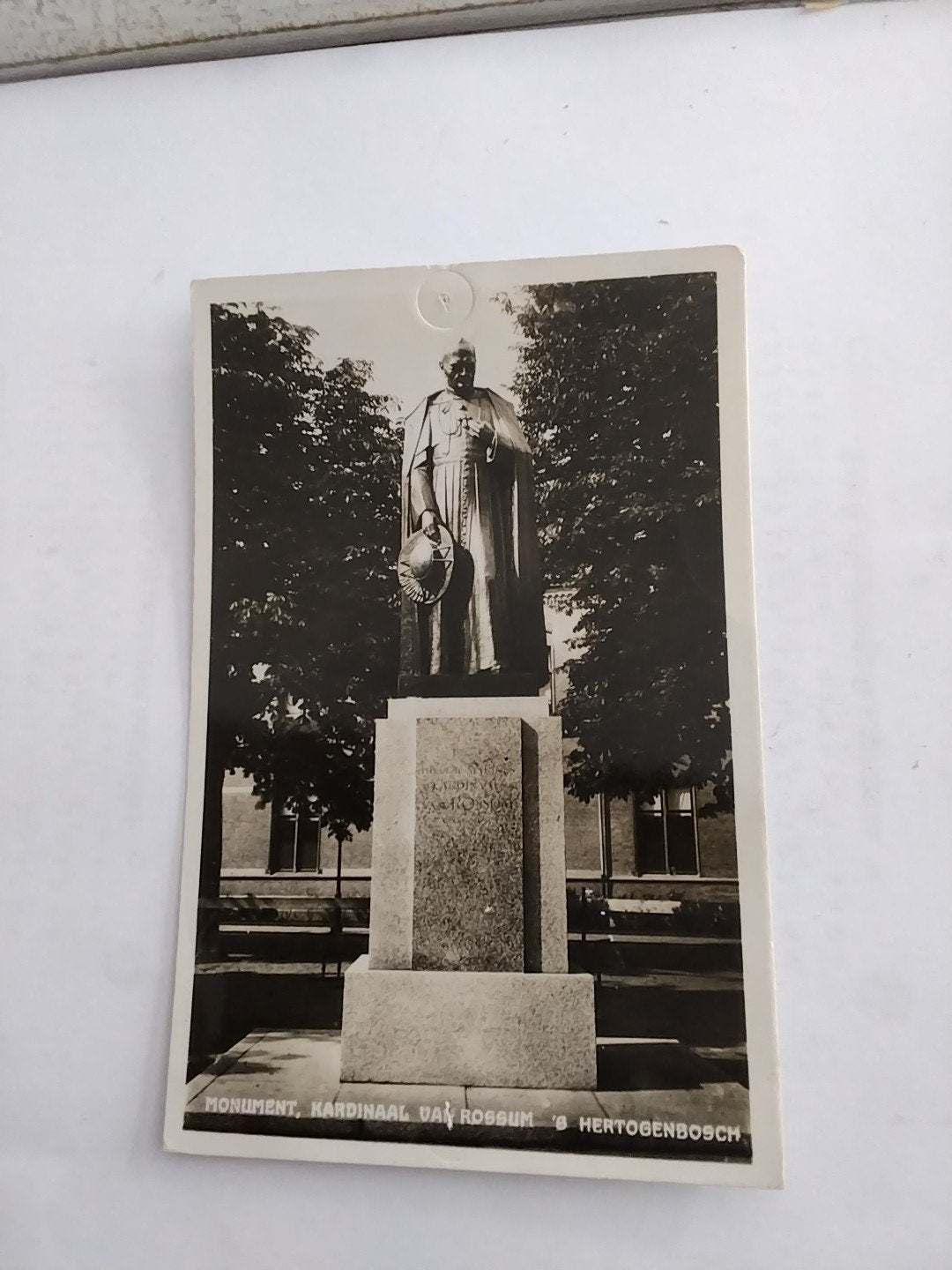 Oude Ansichtkaart Monument Kardinaal van Rossum Den Bosch, Ophalen of Verzenden, 1920 tot 1940, Gelopen, Noord-Brabant
