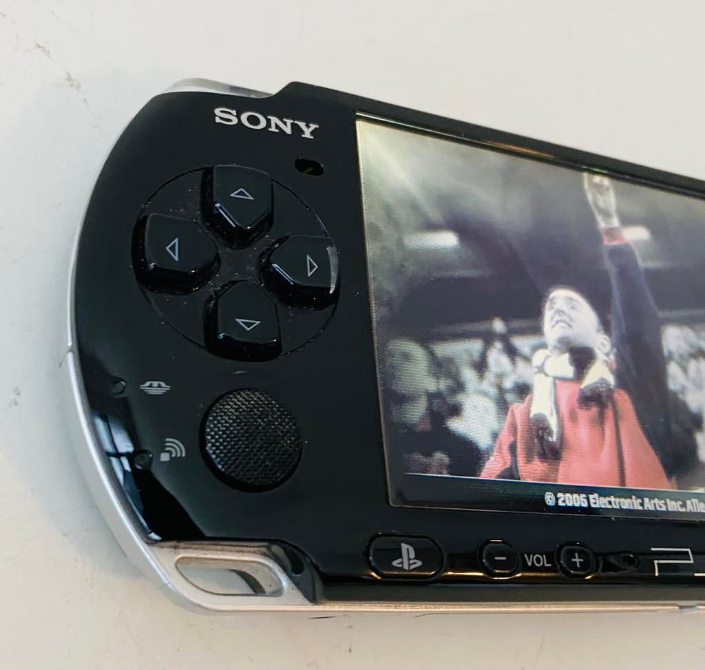 Sony PSP 3004 met lader, Spelcomputers en Games, Ophalen of Verzenden, Sony, Onbekend, Gebruikt