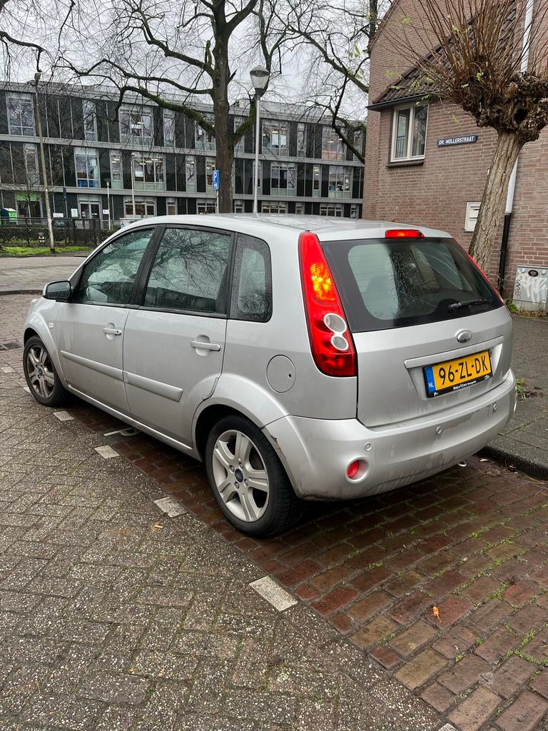 RUIL MOGELIJK Ford Fiësta 1.3 8V 5DR 2008 Grijs, Auto's, 1299 cc, 40 €/maand, 4 cilinders, Origineel Nederlands