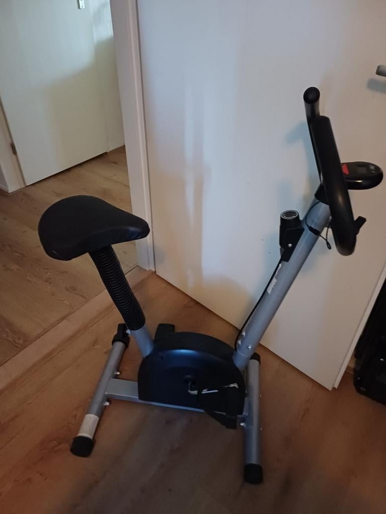 Hometrainer - Ideaal voor thuistraining, Sport en Fitness, Fitnessapparatuur, Gebruikt, Ophalen of Verzenden, Metaal, Benen