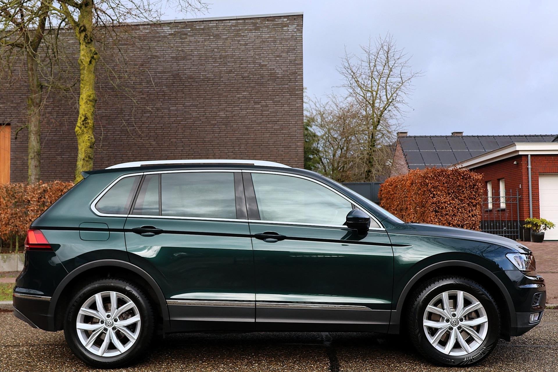 Volkswagen Tiguan 2.0 TSI 4Motion Highline | PANO | VIRTUAL, Auto's, Automaat, Gebruikt, Euro 6, 4 cilinders
