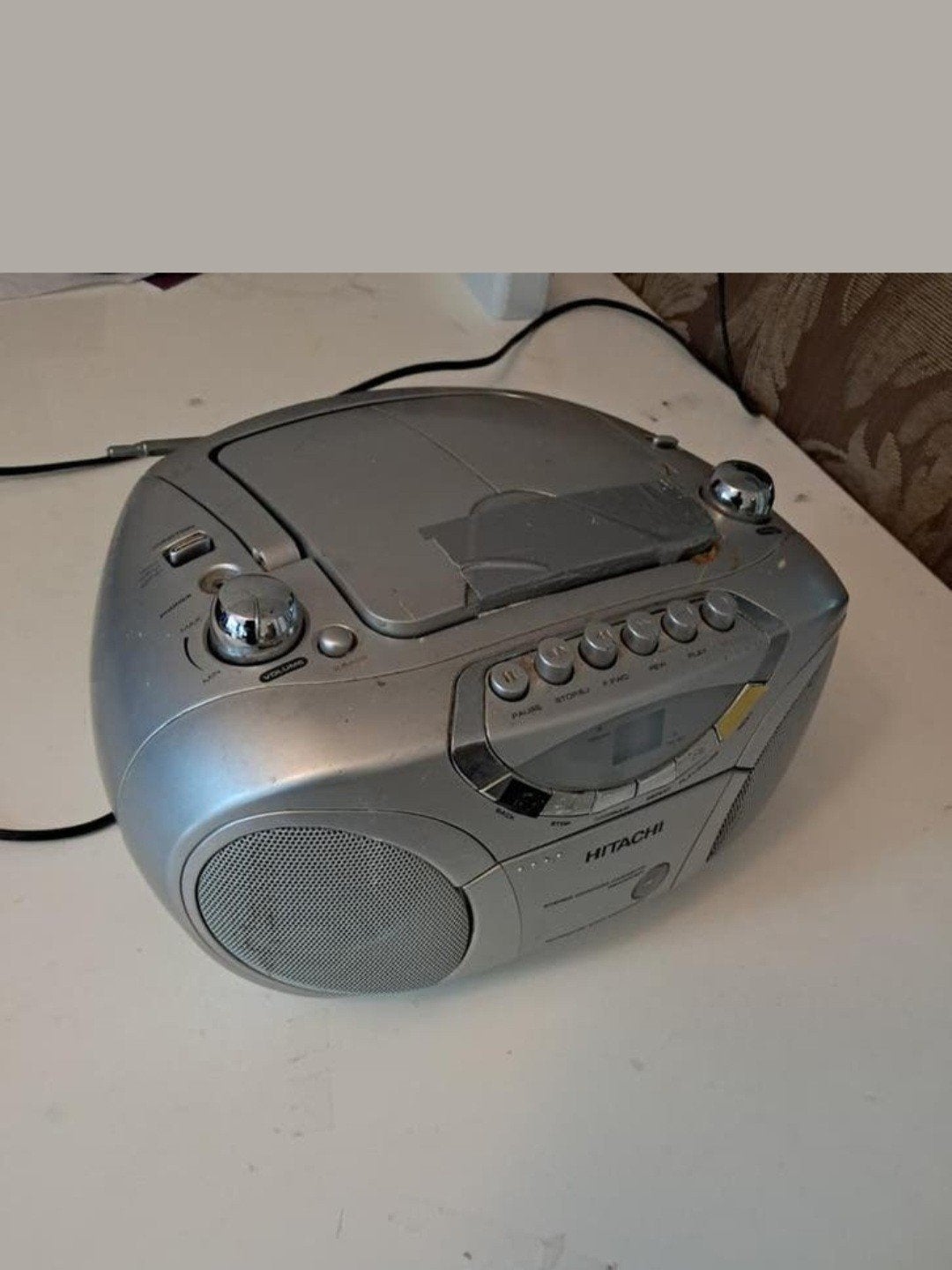 Te koop, Hitachi merk adio +cd. Cd draai het niet., Ophalen