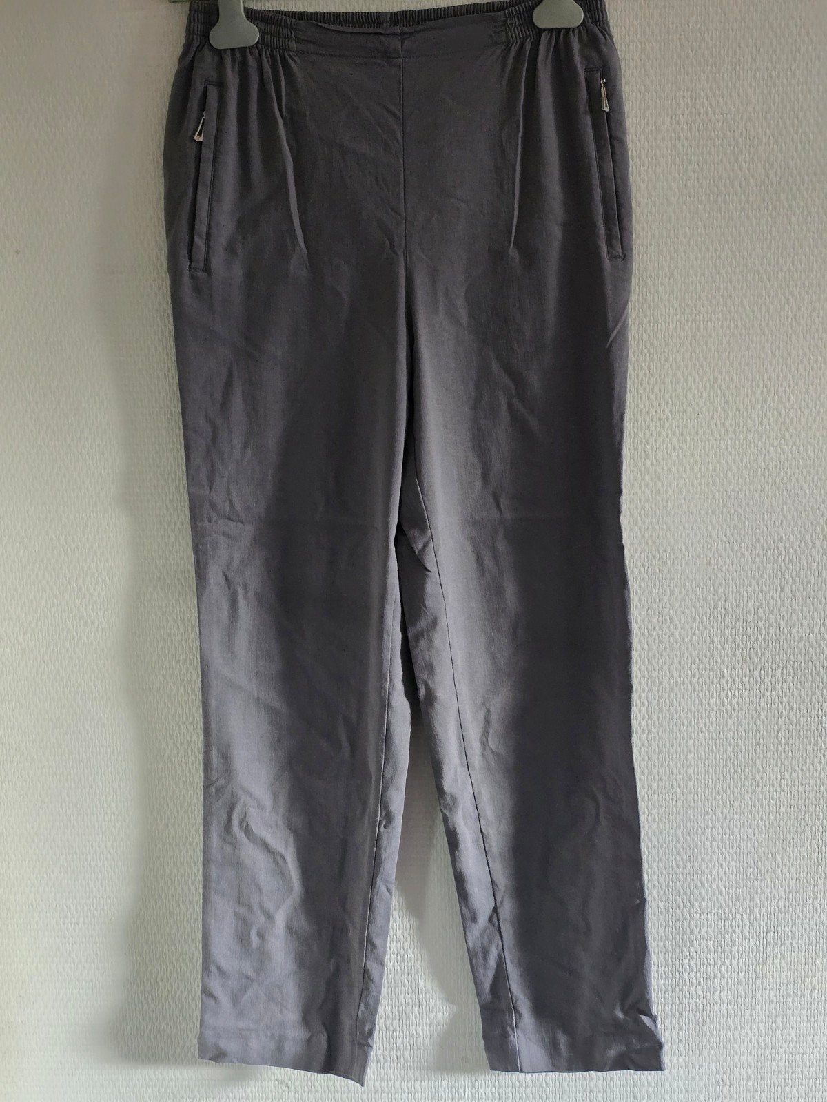 Alica dames Grijze broek met ritszakken - Maat 20, Maat 38/40 (M), Ophalen of Verzenden, Alicia, Gedragen