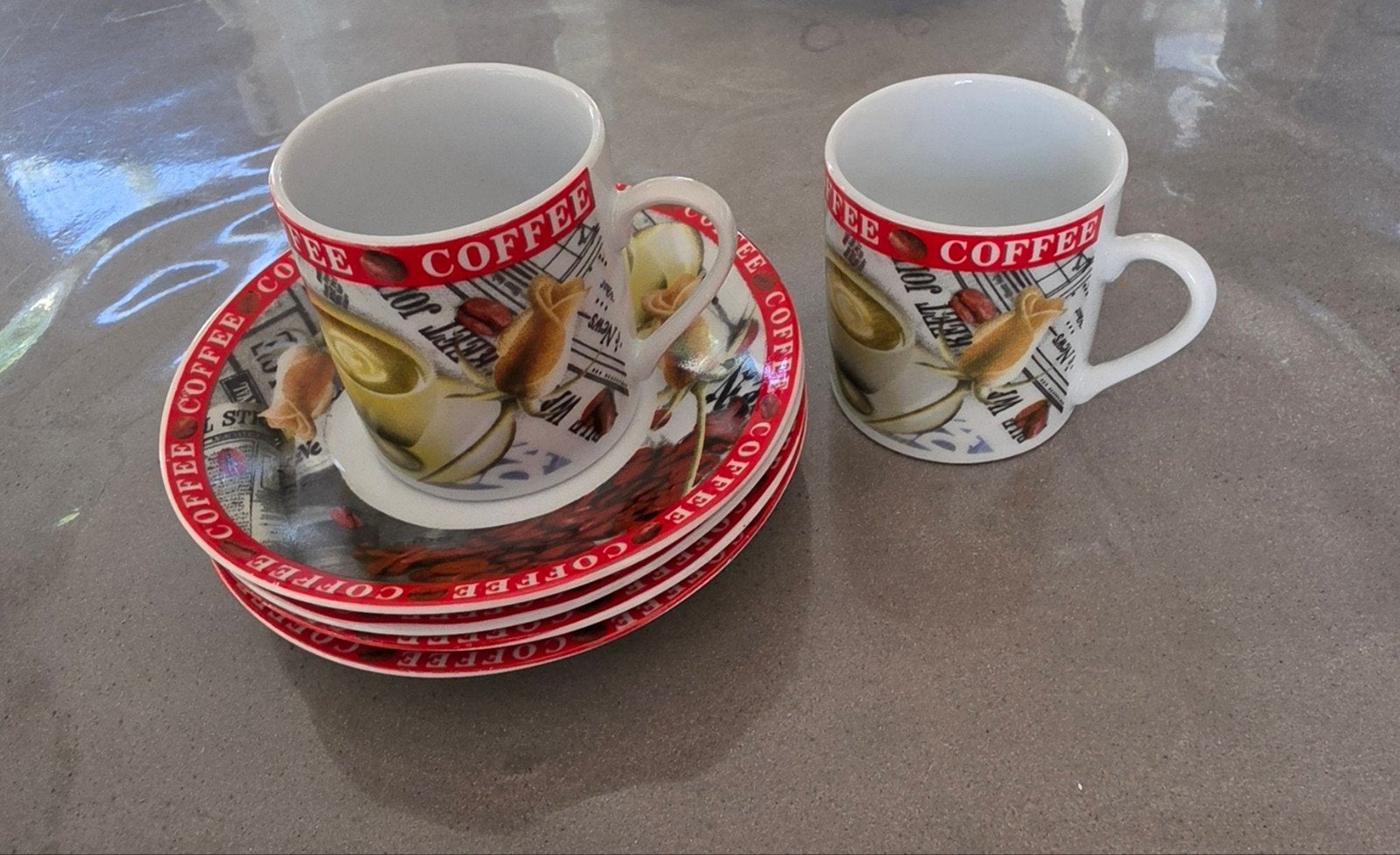 Retro espresso kopjes (2) met schotels (4), Gebruikt, Keramiek, Vintage, Ophalen of Verzenden