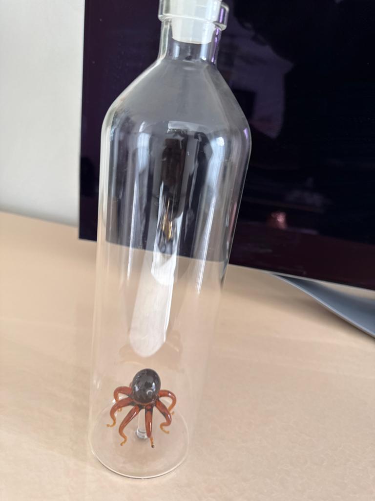 Glazen fles met glazen octopus decoratie, Antiek en Kunst, Ophalen of Verzenden