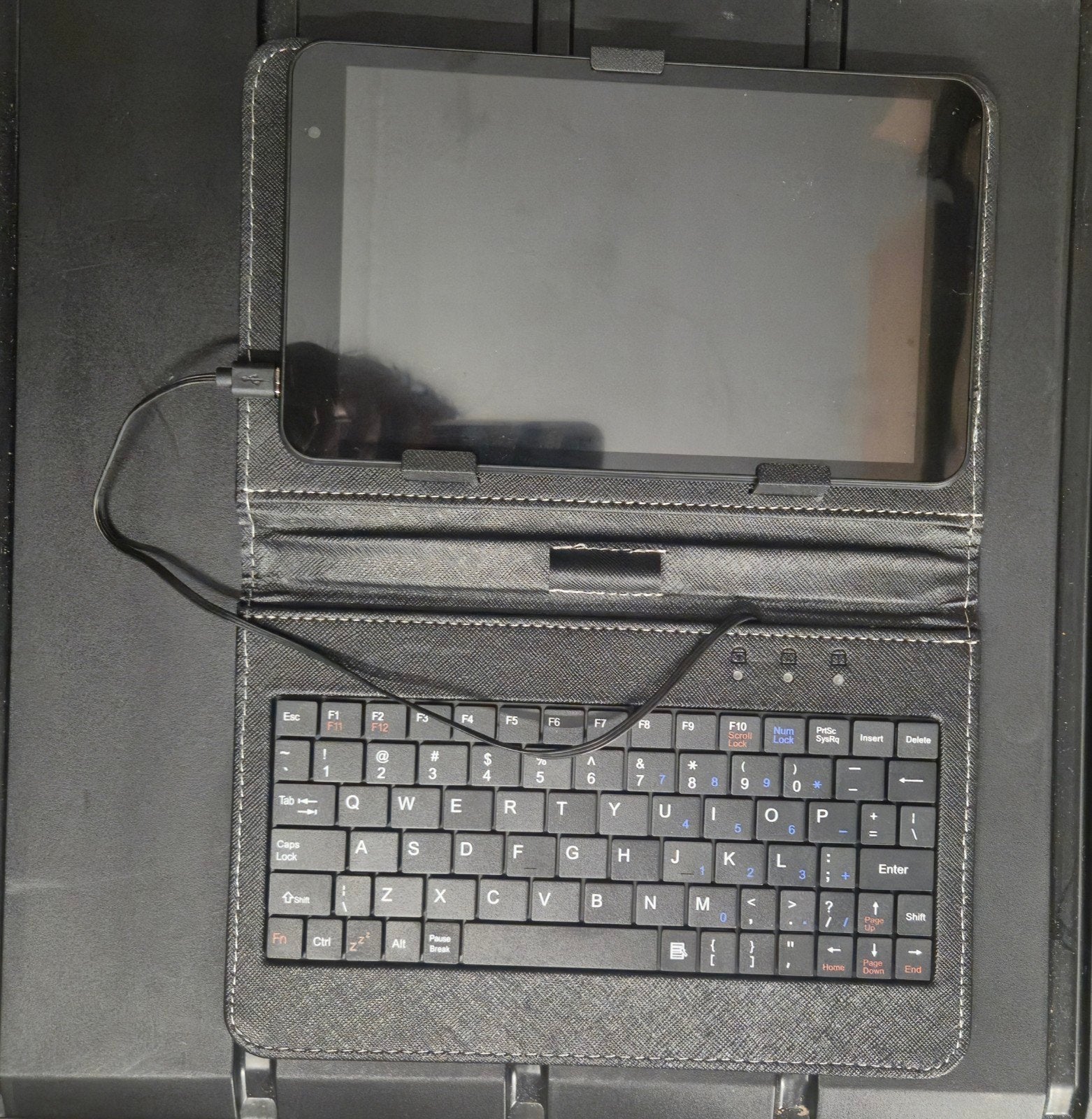 Tablet met toetsenbordhoes - Gebruikt, Wi-Fi, Gebruikt, Usb-aansluiting, Onbekend