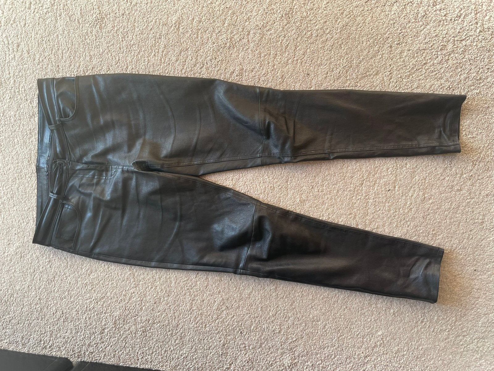 Zwarte Sandro leren broek, Maat 38/40 (M), Zwart, Ophalen of Verzenden, Zo goed als nieuw