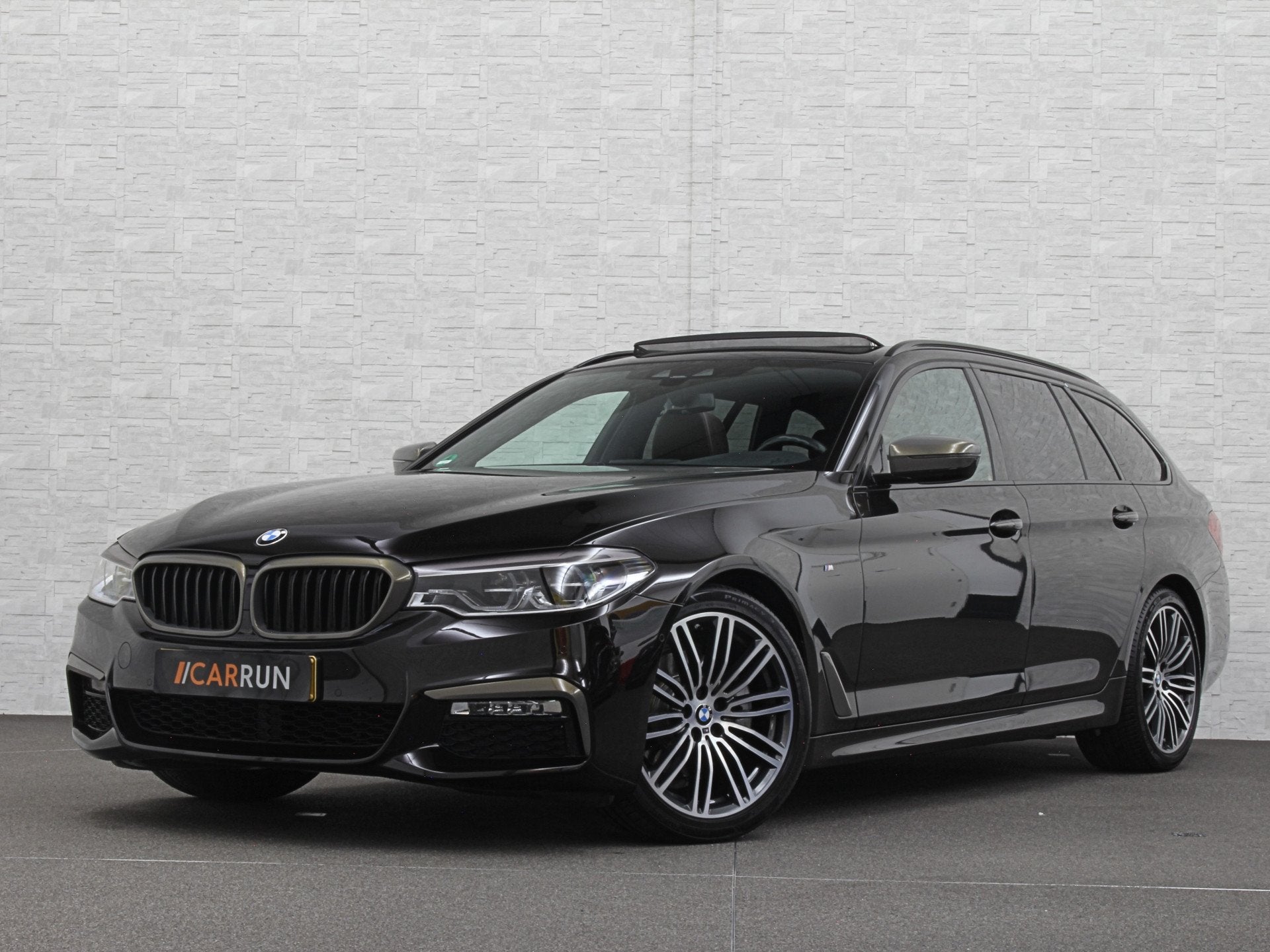 BMW 5 Serie Touring 520i M-Sport Volledig Individual | Nappa, Auto's, Automaat, Dealer onderhouden, Achterwielaandrijving, Gebruikt