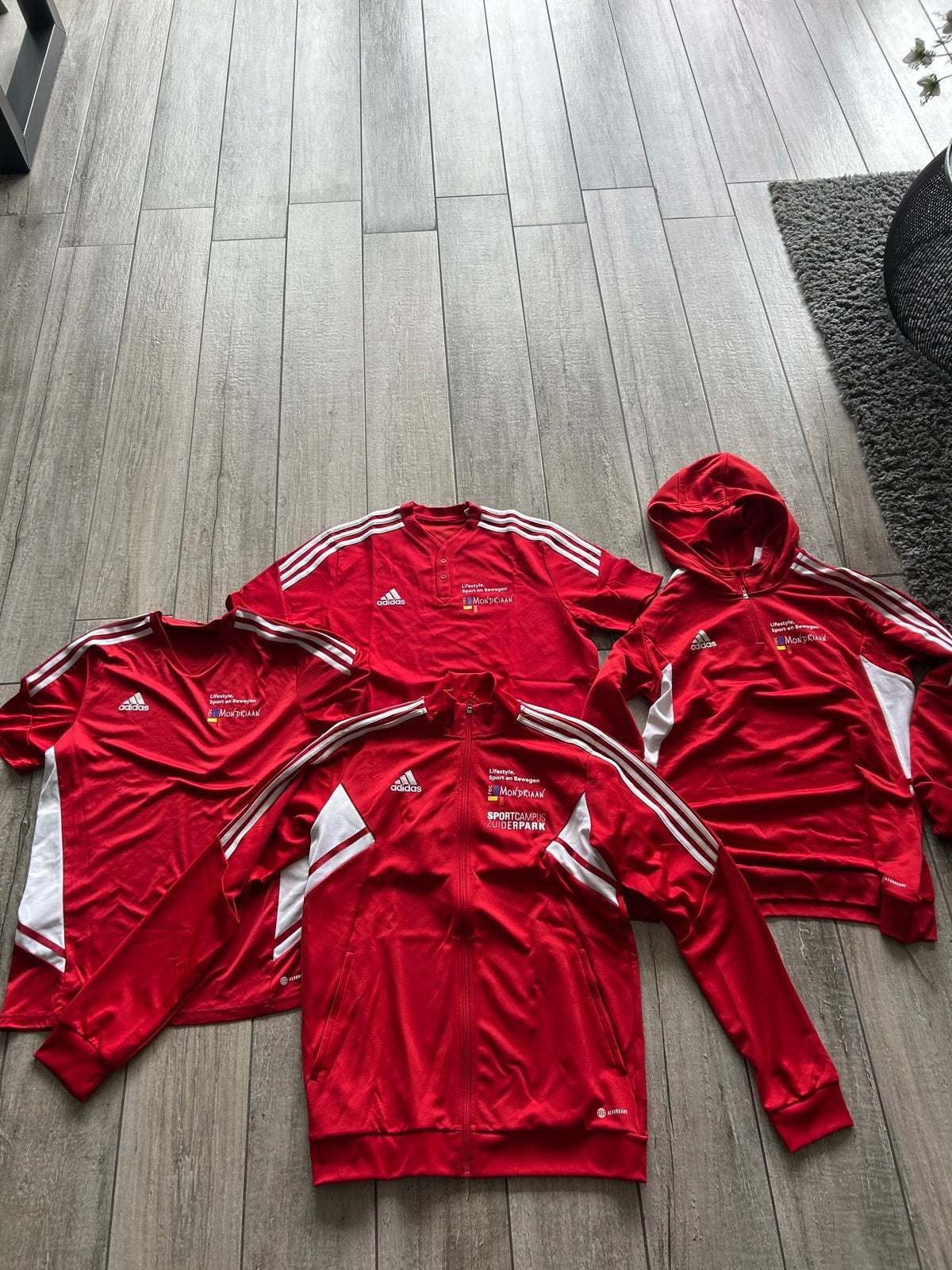 Adidas sportkleding set - rood (diverse maten), Overige maten, Ophalen of Verzenden, Zo goed als nieuw, Rood