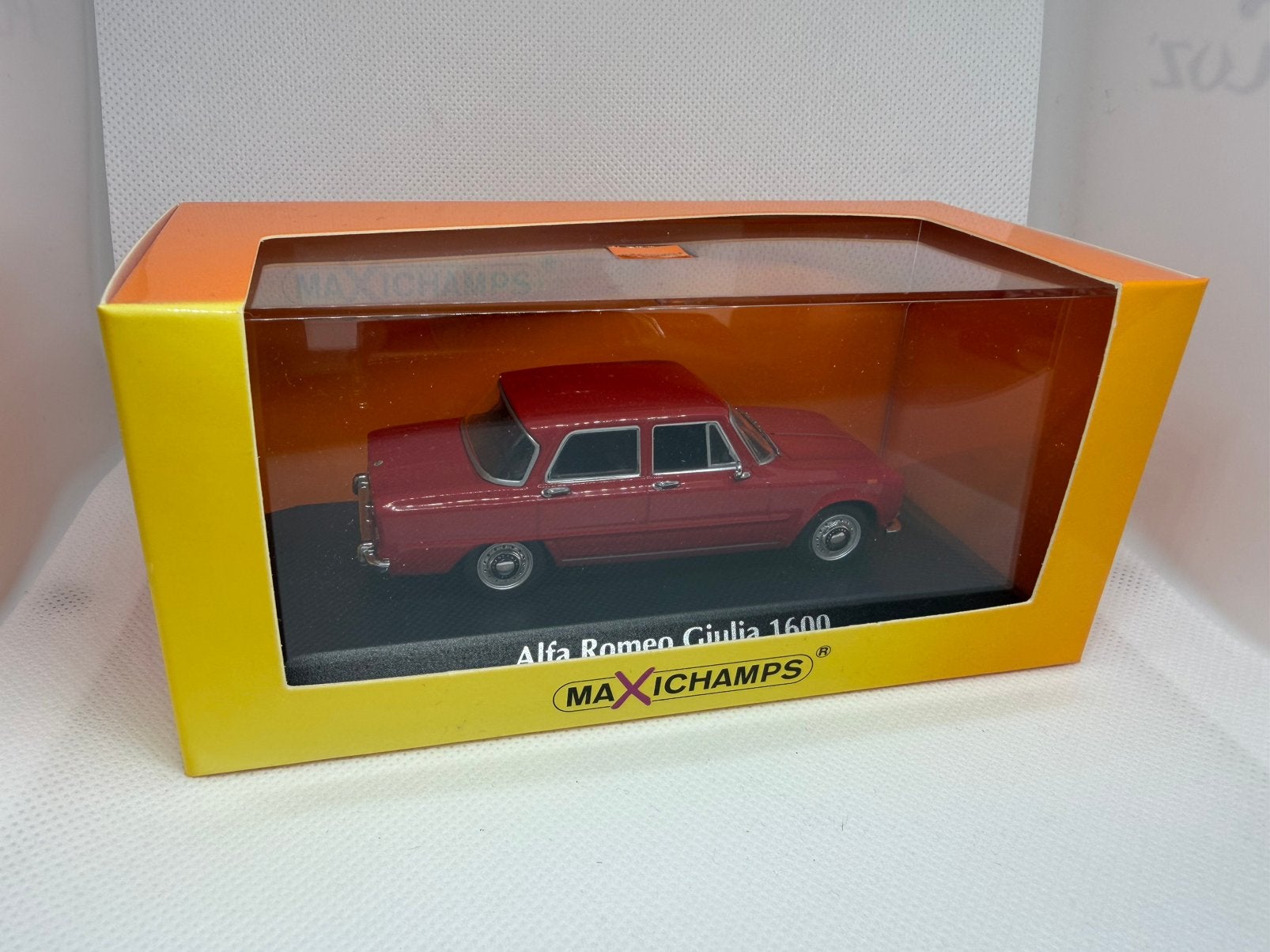 Maxichamps Alfa Romeo Giulia 1600, Ophalen of Verzenden, Zo goed als nieuw, Auto, MiniChamps