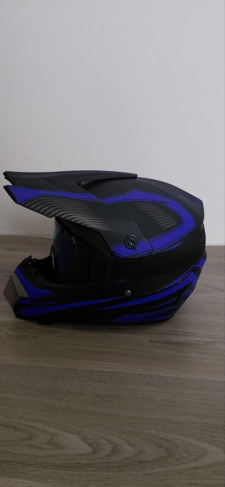 Virtue Offroadhelm - Zwart/Blauw, Motoren, Ophalen of Verzenden