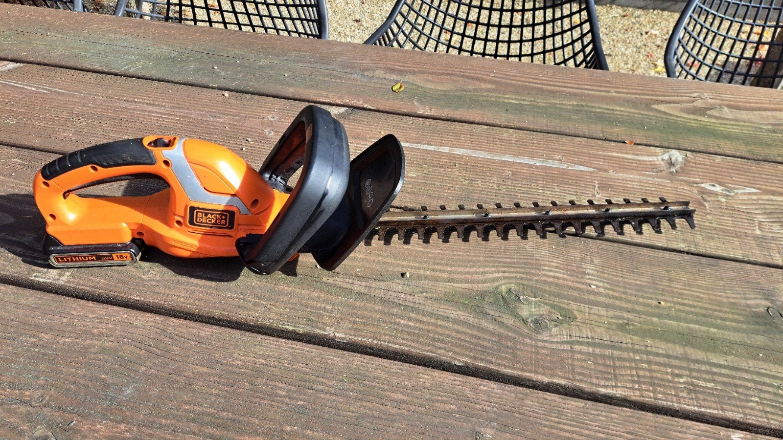 Black+Decker Heggenschaar 18V met accu en lader, Ophalen, Gebruikt, Accu, Black+Decker