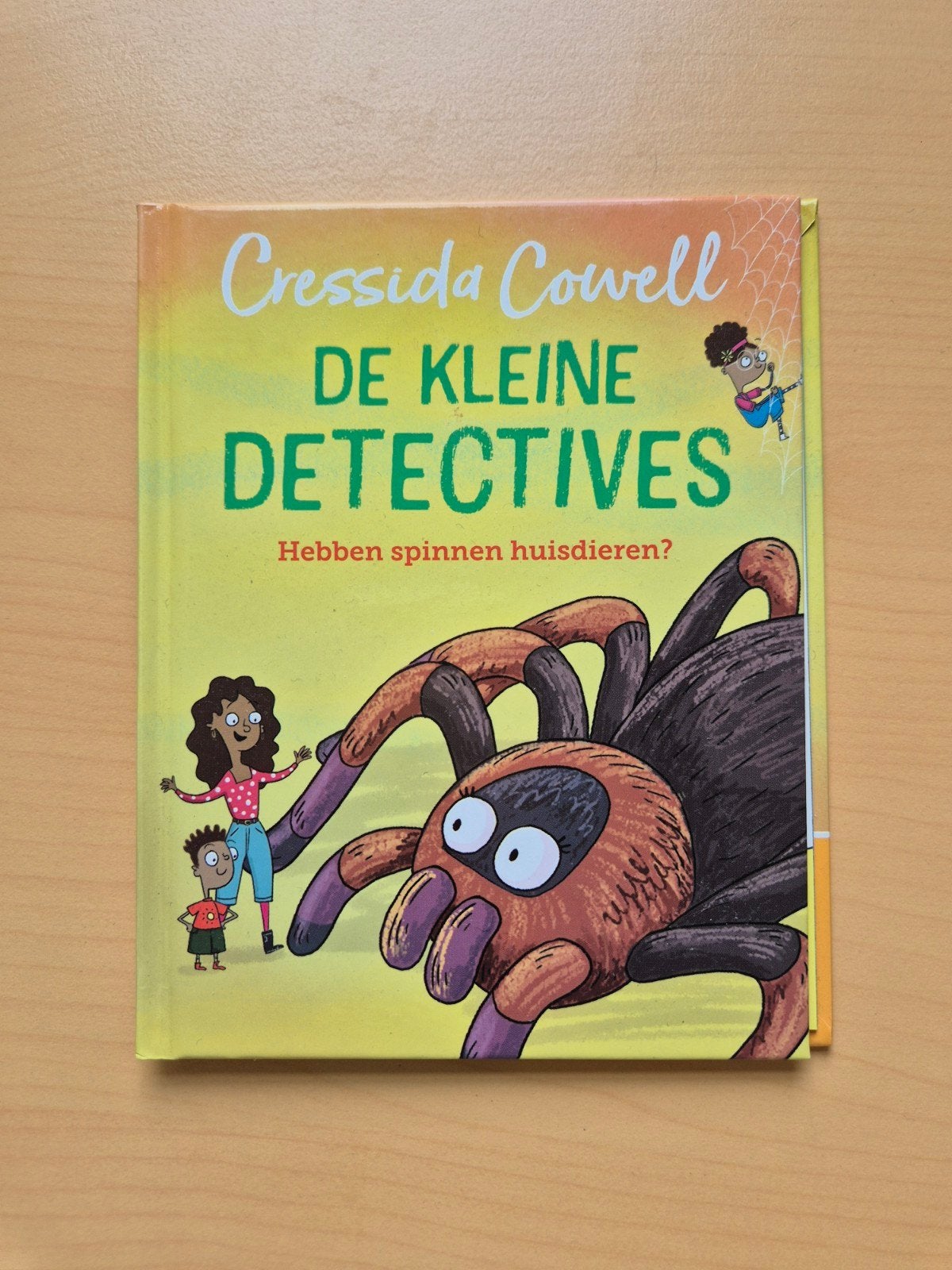 De Kleine Detectives: Hebben spinnen huisdieren?, Boeken, Ophalen of Verzenden, Zo goed als nieuw, Cressida Cowell