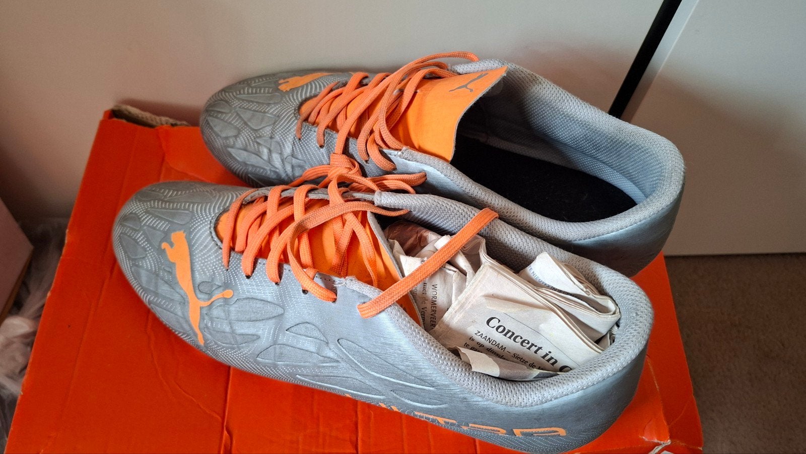 Puma Voetbalschoenen Maat 45 - Zilver/Oranje, Ophalen of Verzenden, Gebruikt, Schoenen
