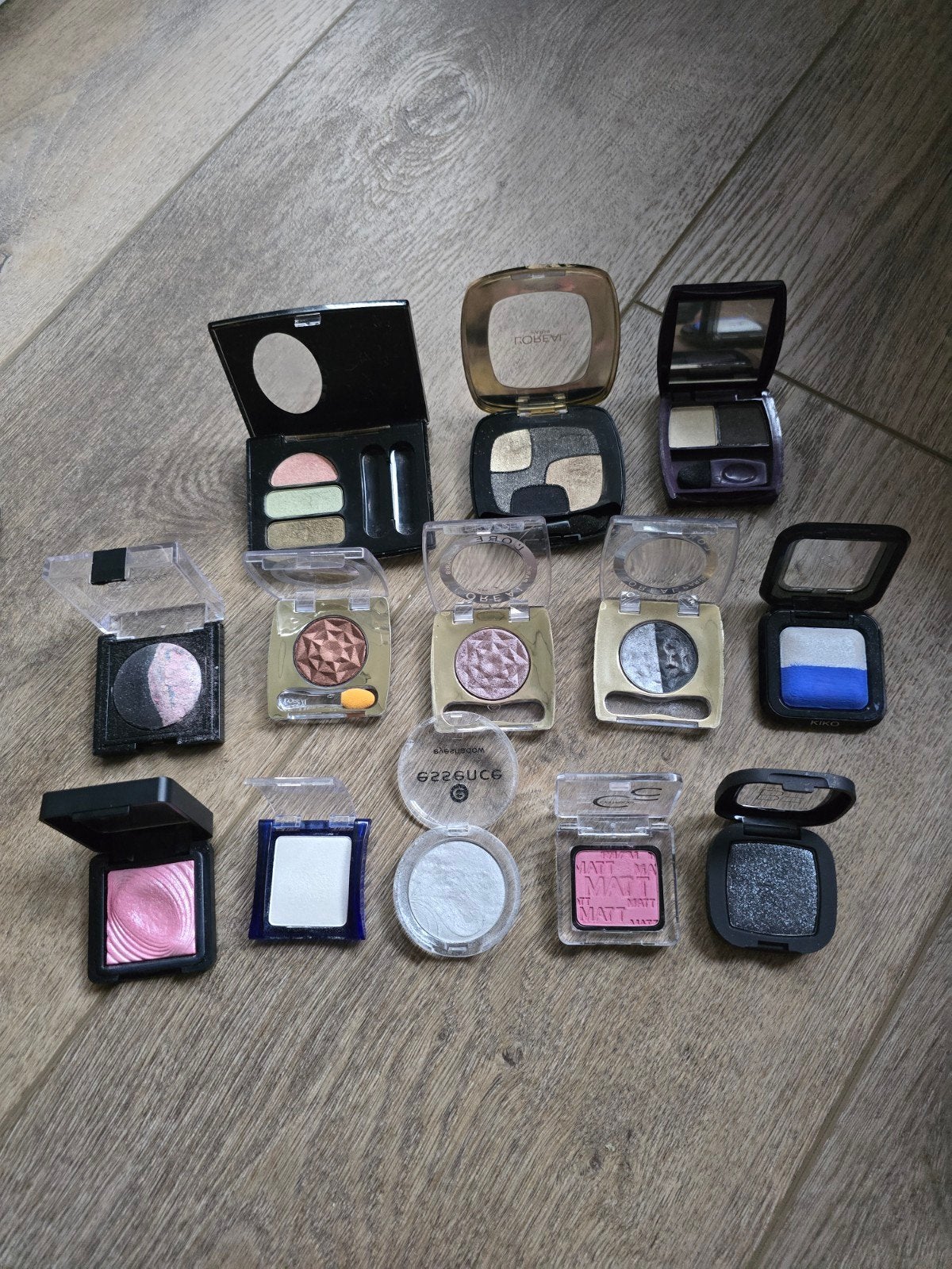 Te koop 13 verschillende kleuren oogschaduw, Nieuw, Ophalen of Verzenden, Make-up, Overige kleuren