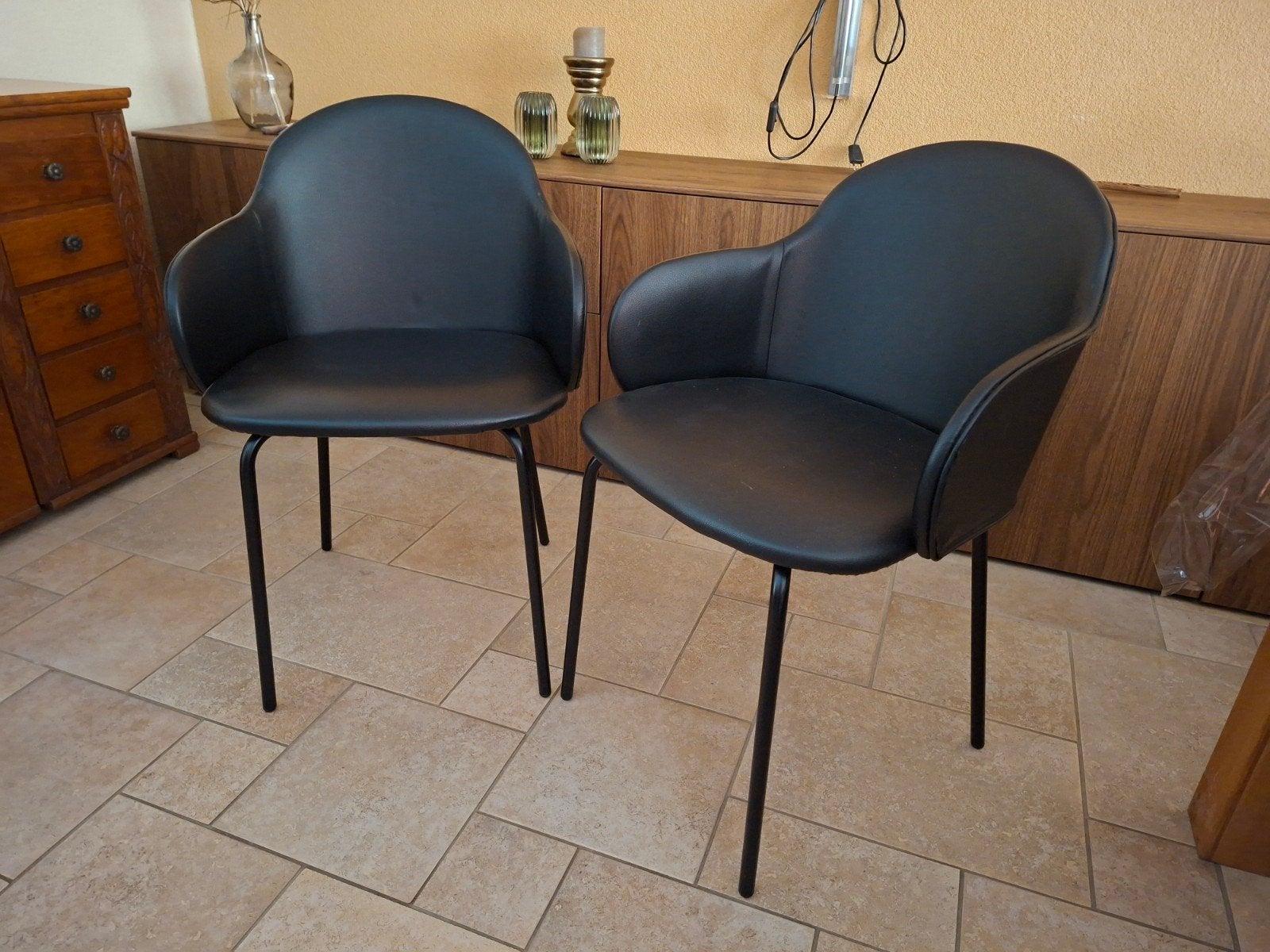 2 leuke leatherlook stoeltjes, zithoogte 47cm, Huis en Inrichting, Stoelen, Ophalen, Overige materialen, Gebruikt, Twee