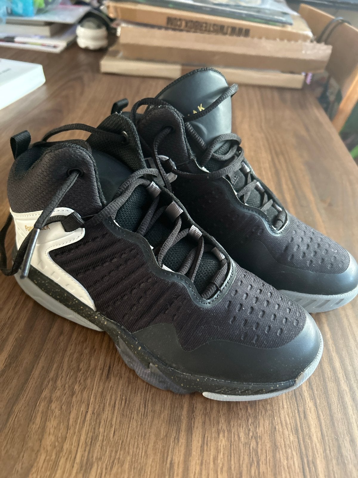 Tarmak basketbalschoenen Decathlon maat 36 zo goed als nieuw, Ophalen, Zo goed als nieuw, Zwart, Sportschoenen