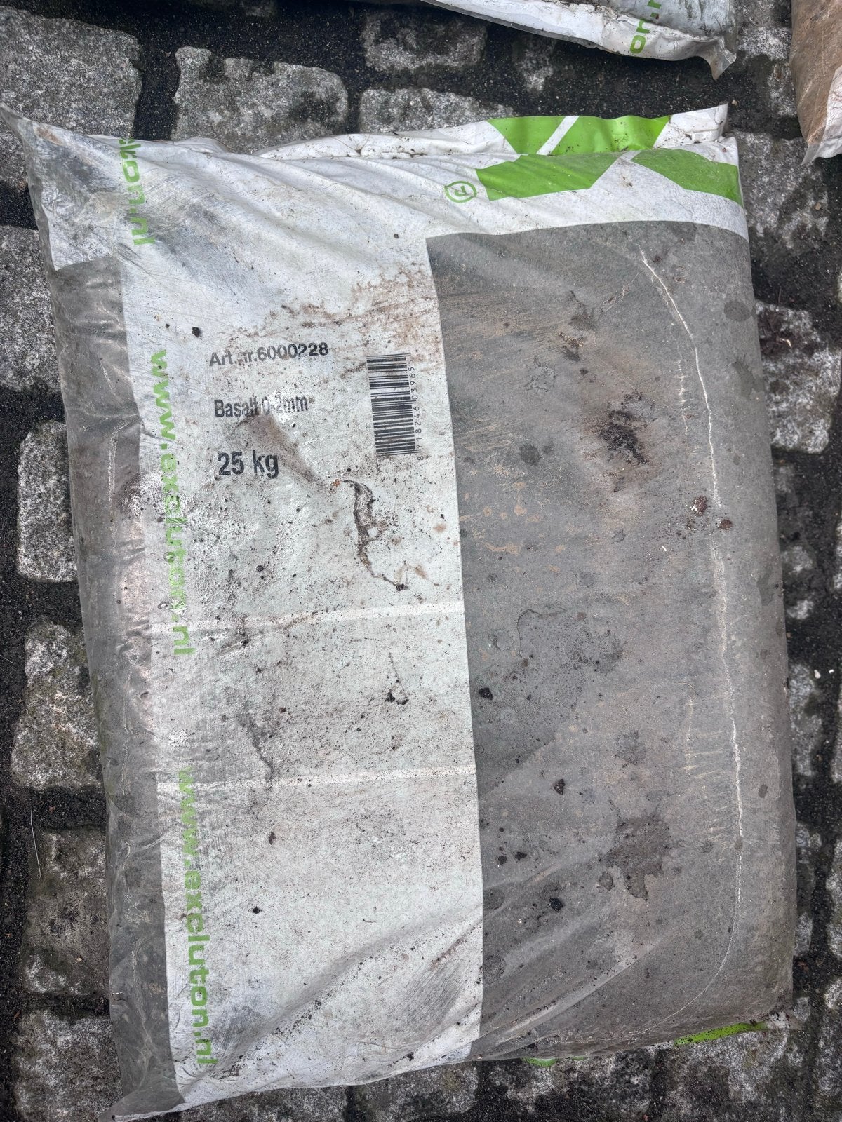 Basalt split en Brekerzand 25 kg zakken, Ophalen, Nieuw, Brekerzand