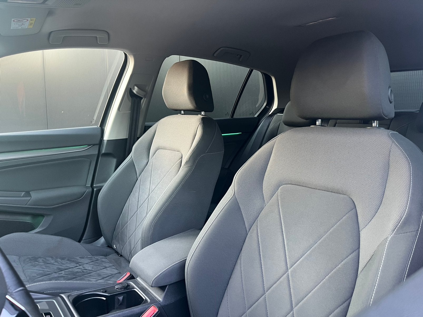 Foto 7 van Volkswagen Golf 1.4 e-Hybrid STYLE MASSAGE MEMORY ACC LED NA