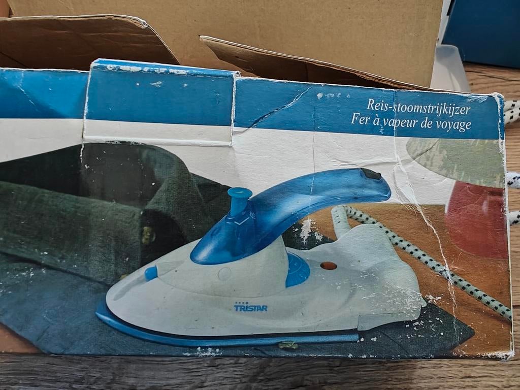 Reis stoomstrijkijzer, Witgoed en Apparatuur, Strijkijzers en Strijkplanken, Ophalen of Verzenden, Gebruikt, Strijkijzer met snoer