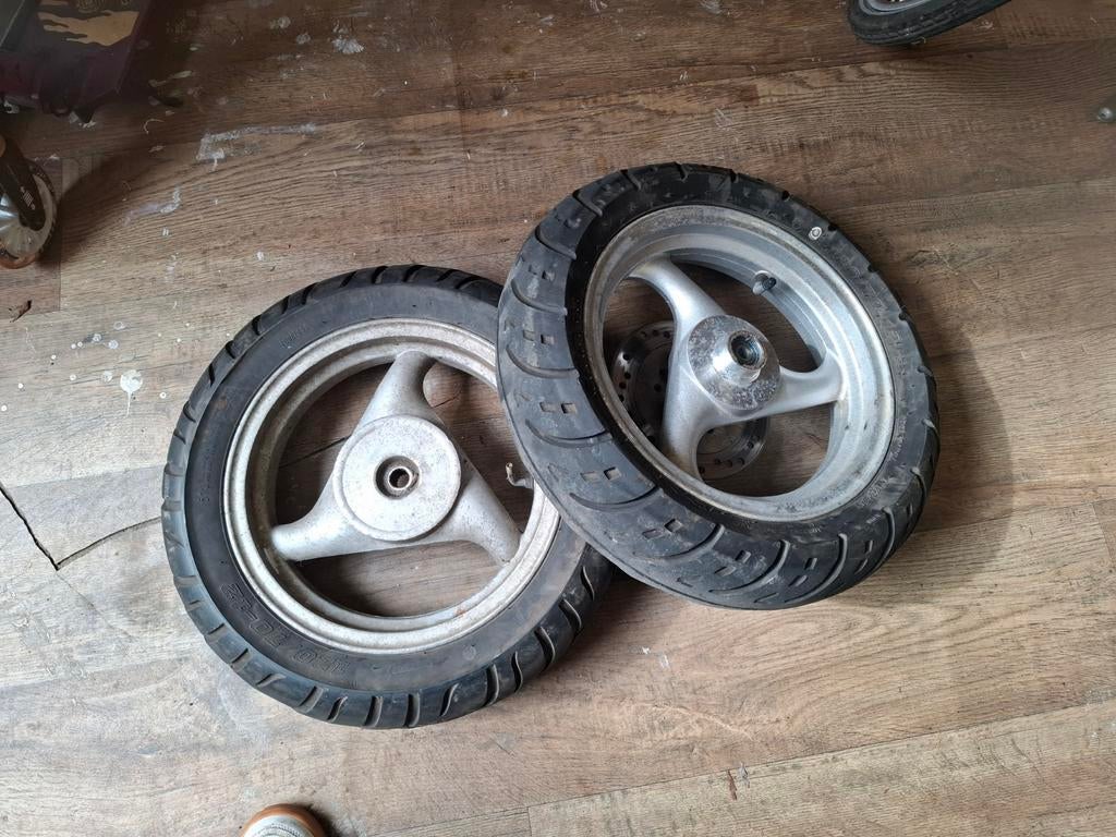 GY6 Retro velgen met goede banden 12 inch, Fietsen en Brommers, Ophalen