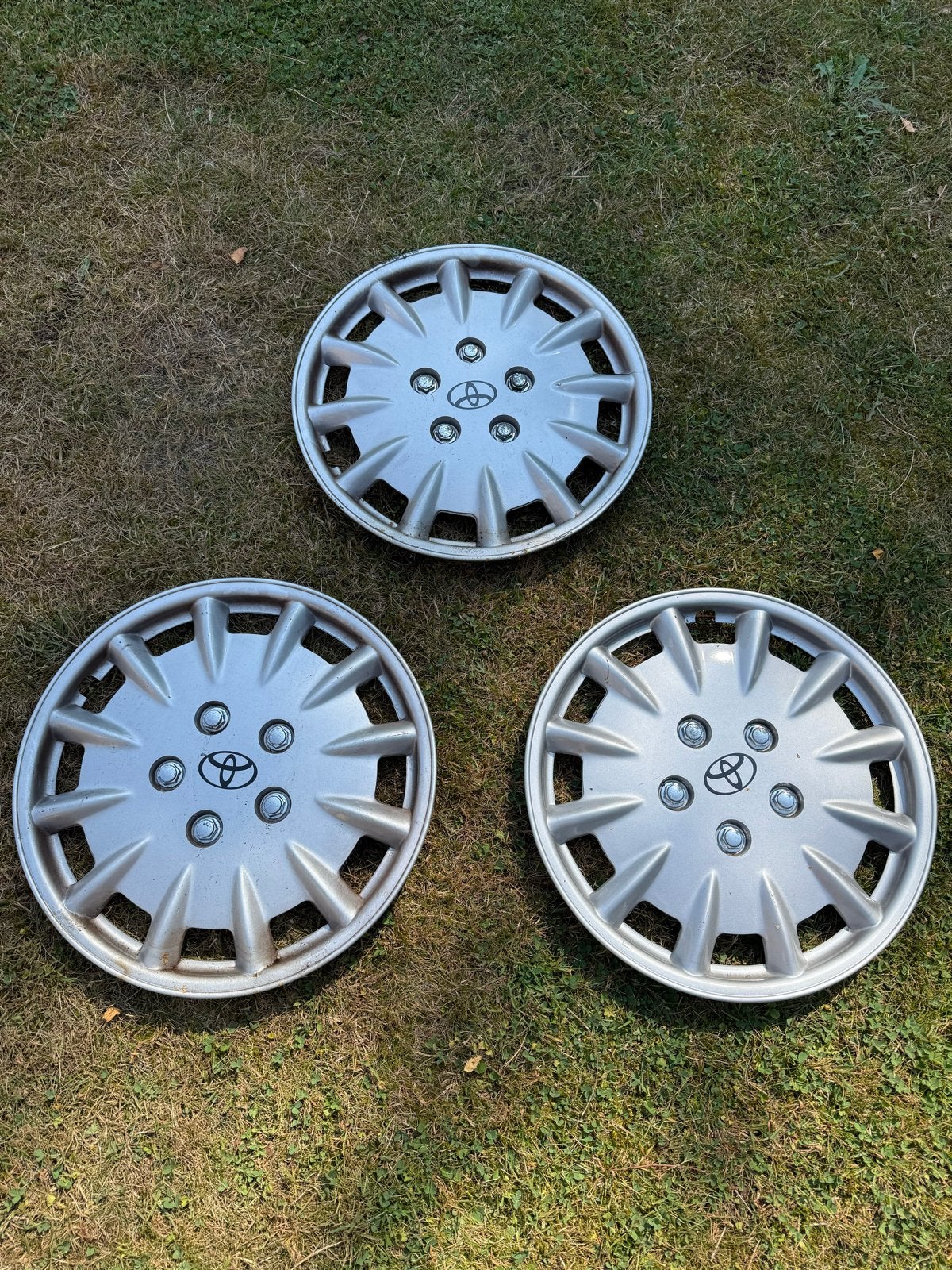 3 originele 15 inch Toyota Aygo wieldoppen, Ophalen of Verzenden, Gebruikt