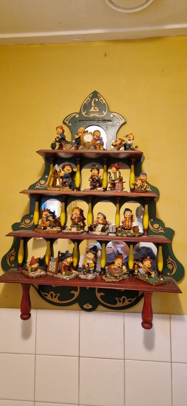 Decoratieve wandplank met 18 efteling laaf beeldjes, Ophalen of Verzenden, Gebruikt, Laaf