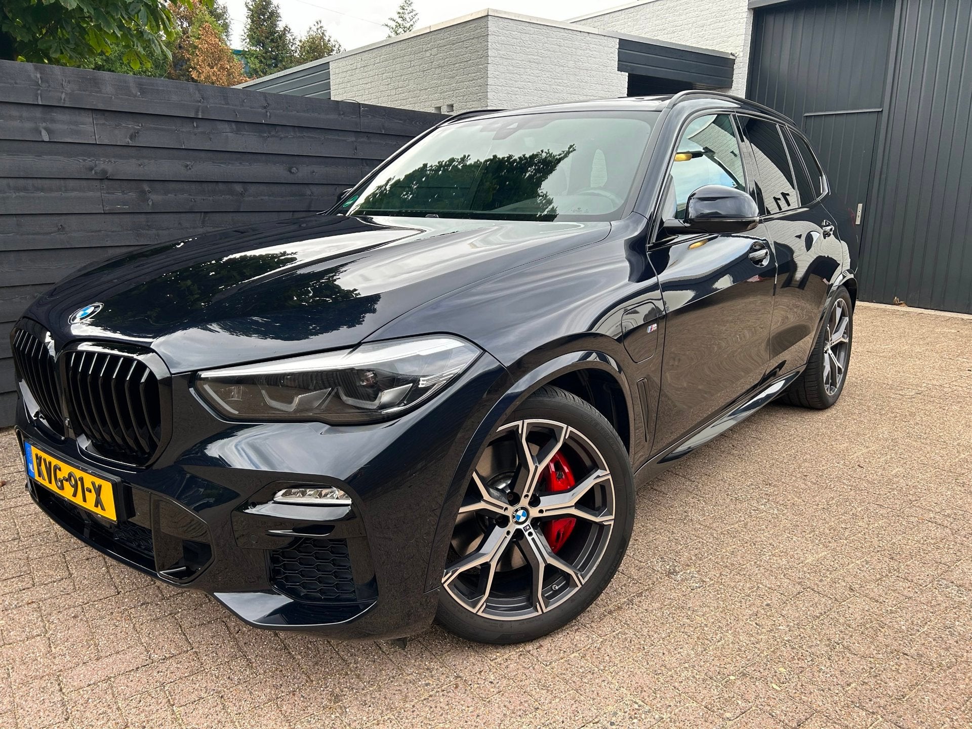 BMW X5 XDrive45e, M-sport, BTW, Skylounge, Massage, Softclos, Auto's, BMW, Dealer onderhouden, Gebruikt, 394 pk, Zwart