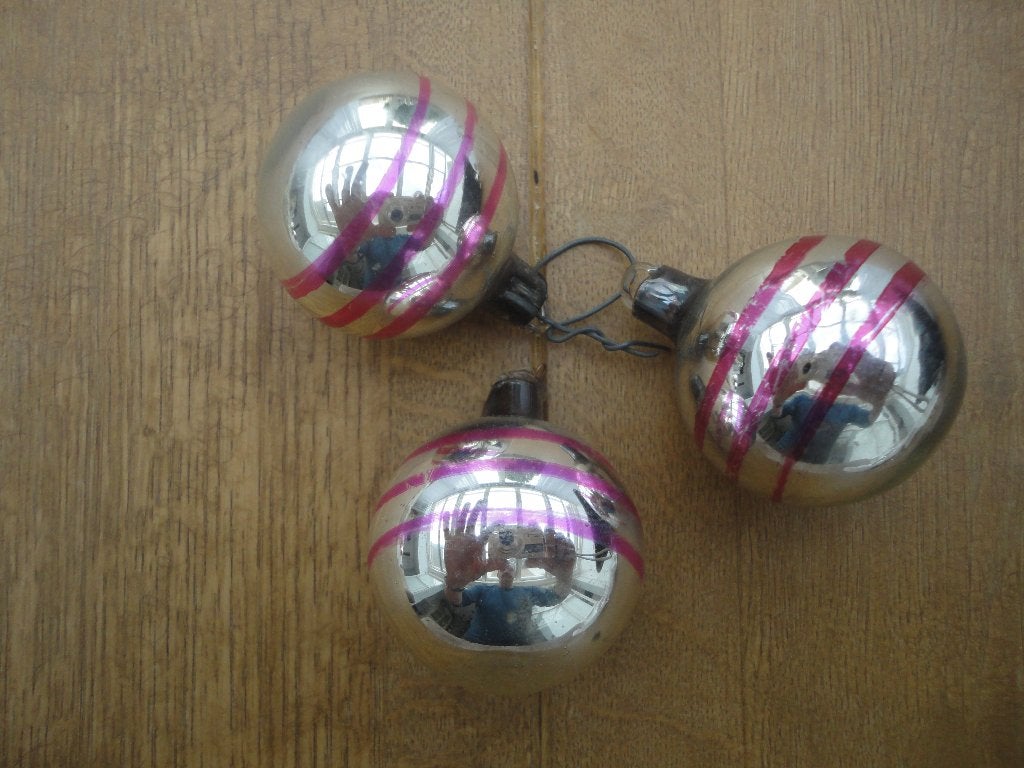 3 Mooie Ajeko kerstballen zilver met 3 roze ringen, Diversen, Kerst, Ophalen of Verzenden, Gebruikt