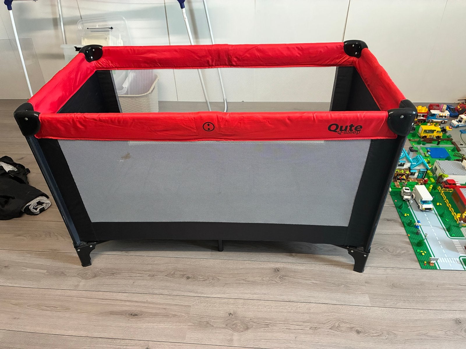 Qute Q-sleep Reiswieg/Campingbedje - Rood/Zwart, Ophalen of Verzenden, Zo goed als nieuw