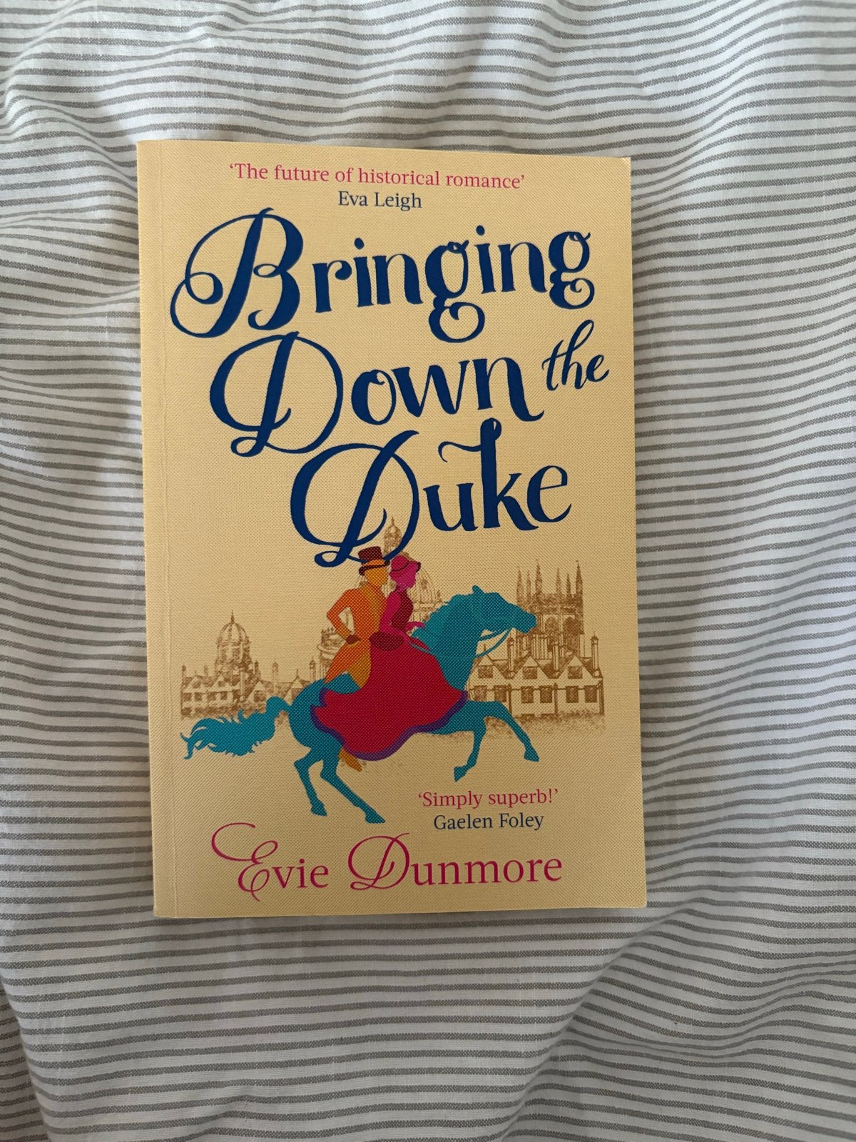 Bringing Down the Duke - Evie Dunmore, Boeken, Ophalen, Zo goed als nieuw, Europa overig