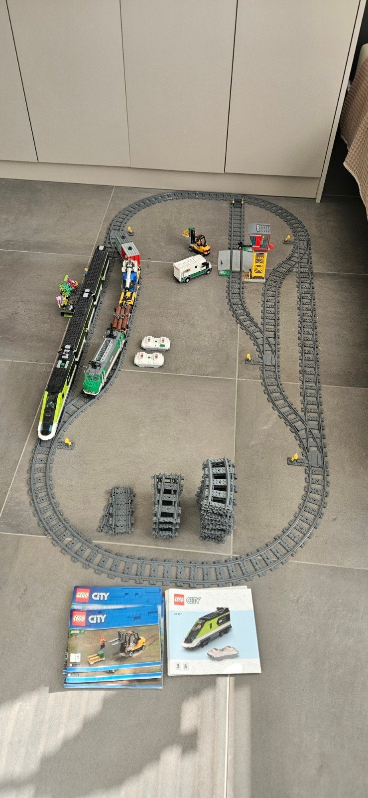 LEGO Trein Sets 60337 & 60198 met extra rails en instructies
