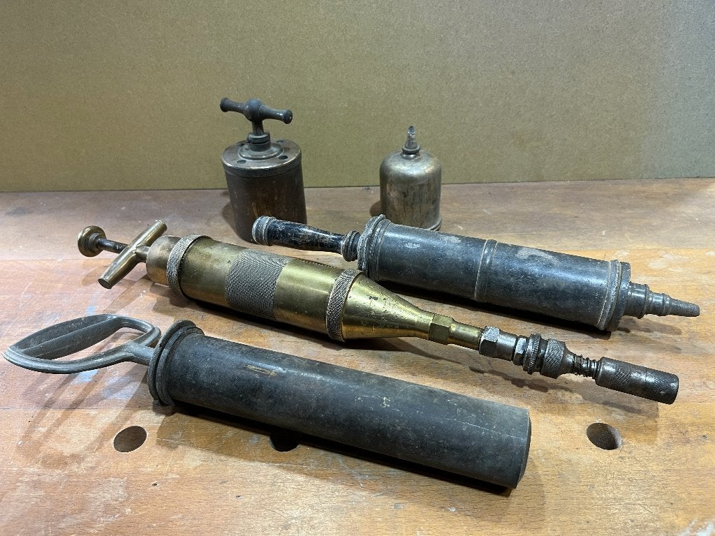 Partij vintage werkplaats gereedschap: vetspuiten en pompen, Ophalen of Verzenden