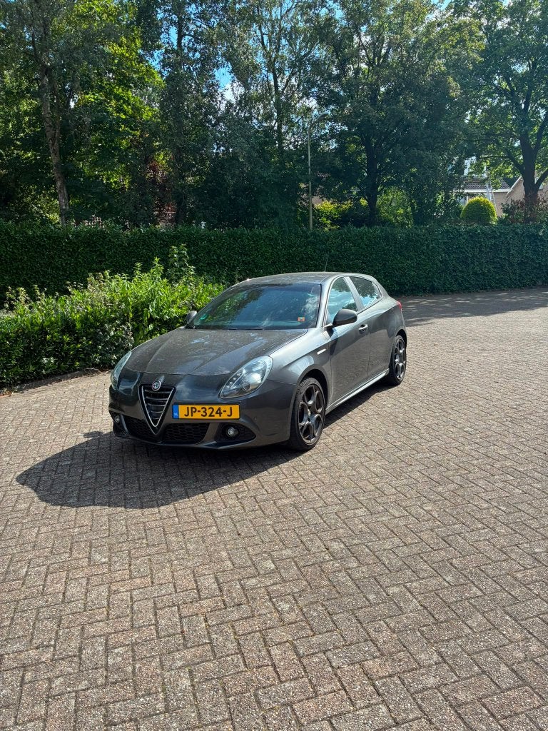 Alfa Romeo Giulietta 1.4 Turbo Multiair 110KW 2015 Grijs, Auto's, Voorwielaandrijving, Stof, 4 cilinders, Handgeschakeld