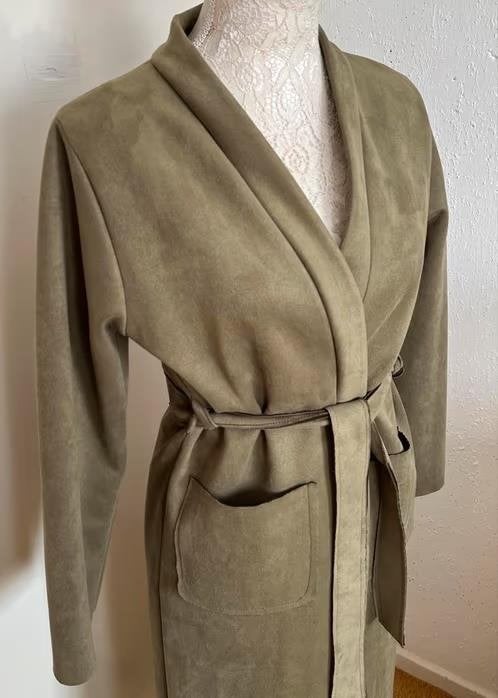 Mosgroen lang jasje maat 42/44, Kleding | Dames, Maat 42/44 (L), Ophalen of Verzenden, Zo goed als nieuw, Jasje